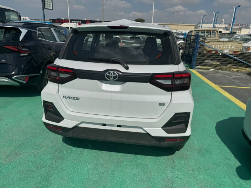 2024 Toyota Raize 1.0 Litres 3-cylinder Petrol Engine White Black SUV GCC Specs Automatic