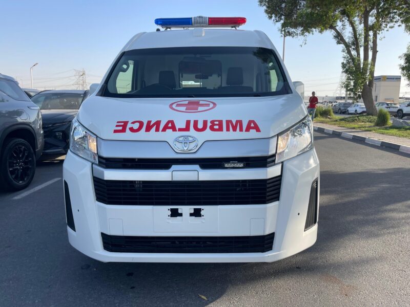 2021 TOYOTA HIACE Ambulance 2.8 Litres 4 Cylinders Diesel Engine White Grey Van Automatic