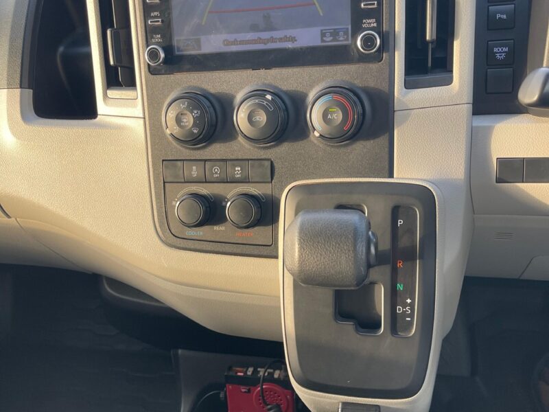 2023 TOYOTA HIACE 2.8 Litres 4 Cylinders Diesel Engine White Grey Van Automatic