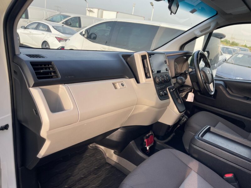 2023 TOYOTA HIACE 2.8 Litres 4 Cylinders Diesel Engine White Grey Van Automatic