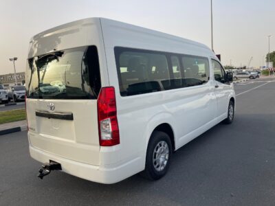 2023 TOYOTA HIACE 2.8 Litres 4 Cylinders Diesel Engine White Grey Van Automatic