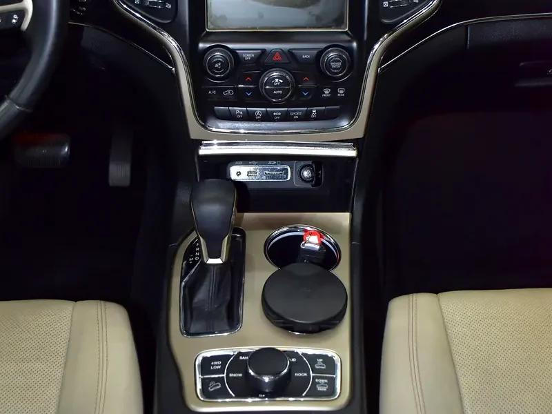 2016 Jeep Grand Cherokee Limited 6 Cylinders Petrol Engine White Beige SUV GCC Specs Automatic