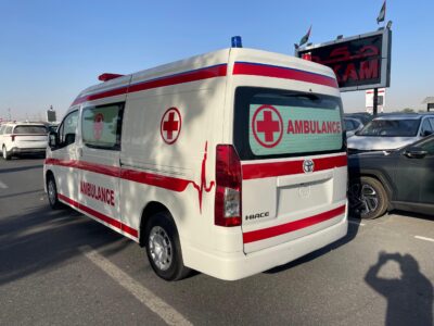2021 TOYOTA HIACE Ambulance 2.8 Litres 4 Cylinders Diesel Engine White Grey Van Automatic
