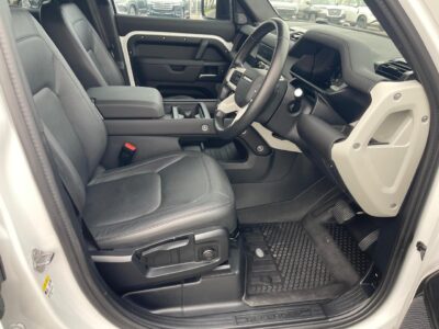 2024 Land Rover Defender 3.0-Liter Turbocharged 6 Cylinders Petrol Engine White Black SUV