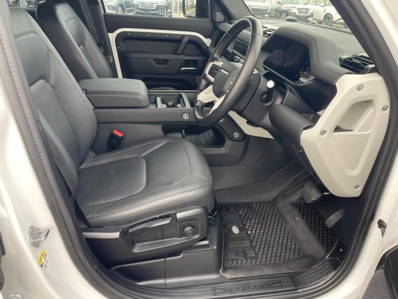 2024 Land Rover Defender 3.0-Liter Turbocharged 6 Cylinders Petrol Engine White Black SUV