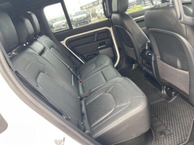 2024 Land Rover Defender 3.0-Liter Turbocharged 6 Cylinders Petrol Engine White Black SUV