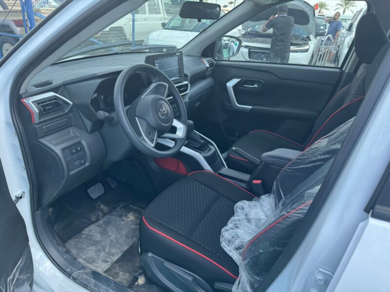2024 Toyota Raize 1.0 Litres 3-cylinder Petrol Engine White Black SUV GCC Specs Automatic