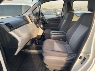2023 TOYOTA HIACE 2.8 Litres 4 Cylinders Diesel Engine White Grey Van Automatic