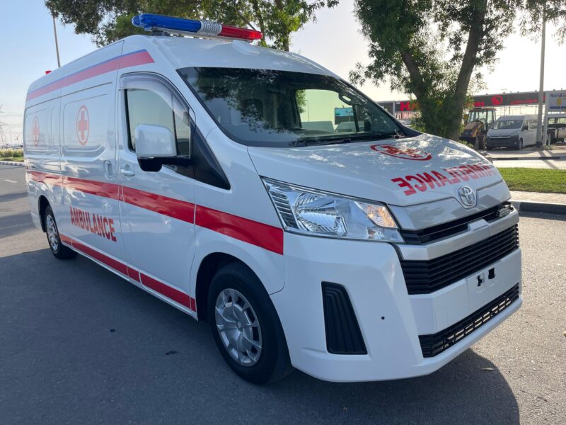 2021 TOYOTA HIACE Ambulance 2.8 Litres 4 Cylinders Diesel Engine White Grey Van Automatic