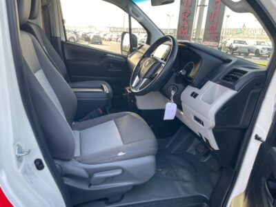 2021 TOYOTA HIACE Ambulance 2.8 Litres 4 Cylinders Diesel Engine White Grey Van Automatic