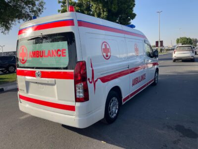 2021 TOYOTA HIACE Ambulance 2.8 Litres 4 Cylinders Diesel Engine White Grey Van Automatic