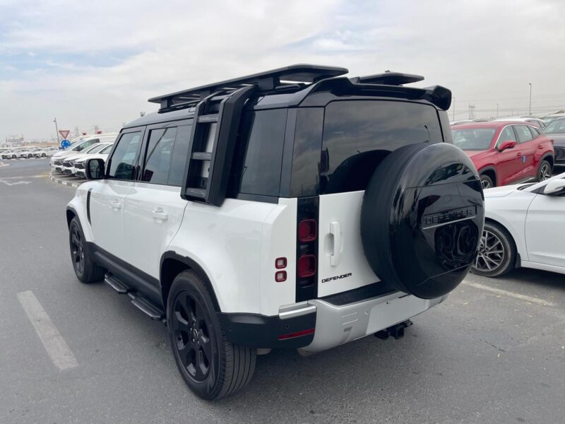 2024 Land Rover Defender 3.0-Liter Turbocharged 6 Cylinders Petrol Engine White Black SUV