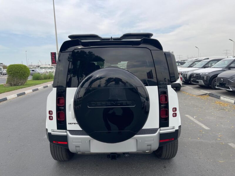 2024 Land Rover Defender 3.0-Liter Turbocharged 6 Cylinders Petrol Engine White Black SUV