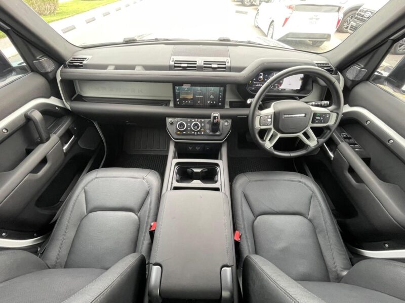 2024 Land Rover Defender 3.0-Liter Turbocharged 6 Cylinders Petrol Engine White Black SUV