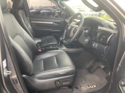 2021 TOYOTA HILUX DOUBLE CAB 2.8 Litres 4 Cylinders Diesel Engine Grey Black Pickup Truck