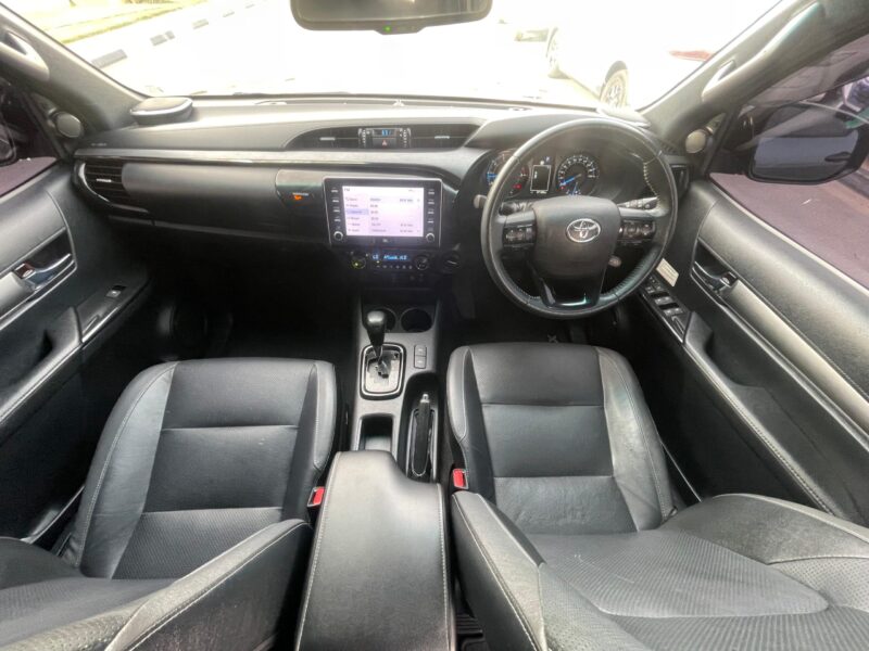 2021 TOYOTA HILUX DOUBLE CAB 2.8 Litres 4 Cylinders Diesel Engine Grey Black Pickup Truck