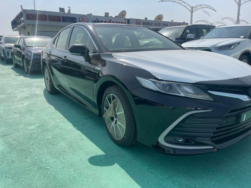 2024 Toyota Camry 2.5 Litres 4-Cylinders Petrol Engine Black Beige Sedan GCC Specs FWD
