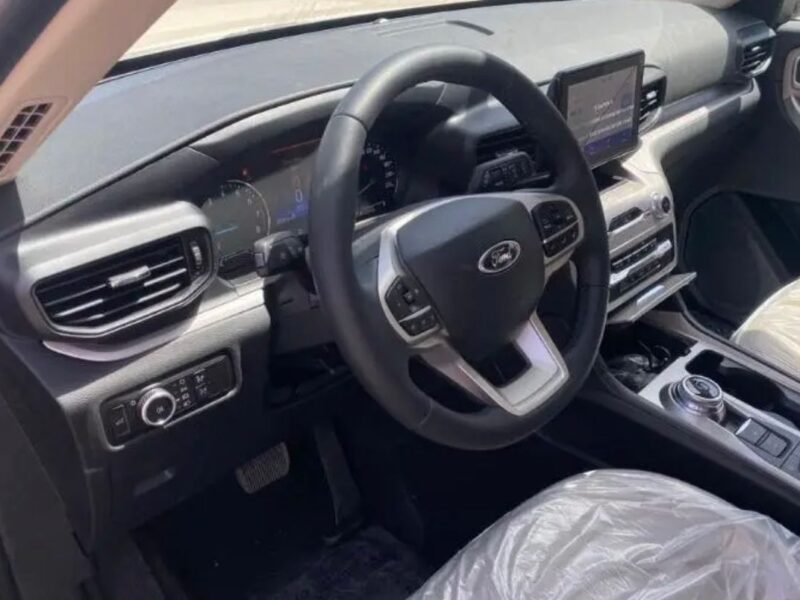 2026 Ford Explorer 3.0-Liter Twin-Turbocharged V6 Petrol Engine Grey Black SUV GCC Specs