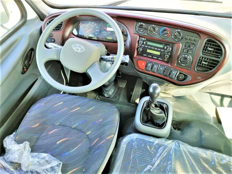 2026 Hyundai County 3.9 Litres 4 Cylinders Diesel Engine White Grey Commercial Bus GCC Specs