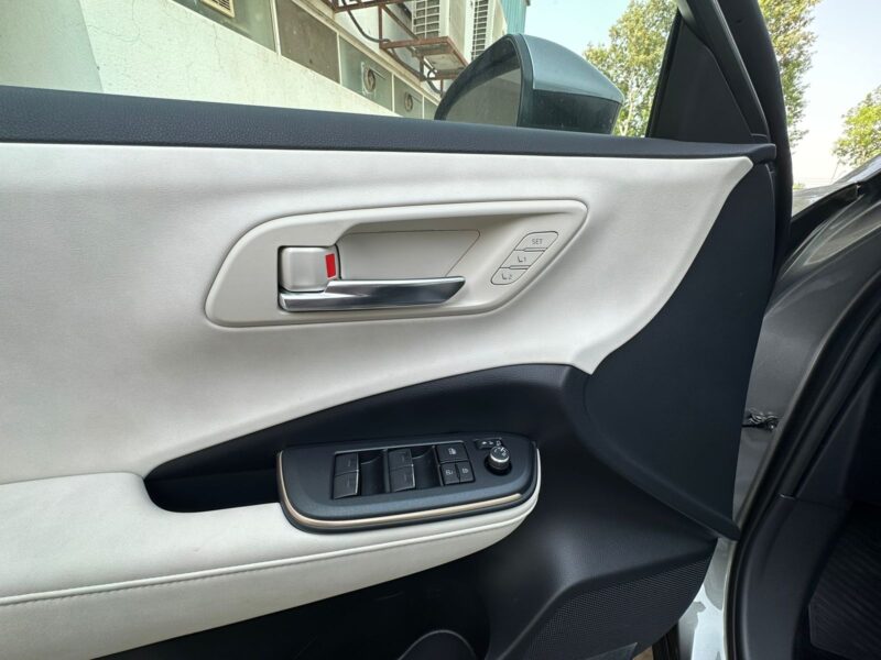 2026 Toyota Crown 2.5 Litres 4 Cylinders Hybrid Engine Grey Beige Sedan GCC Specs Automatic