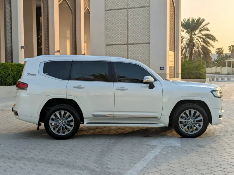 2022 Toyota Land Cruiser VX 3.5 Litres 6 Cylinders Diesel Engine White Beige SUV GCC Specs