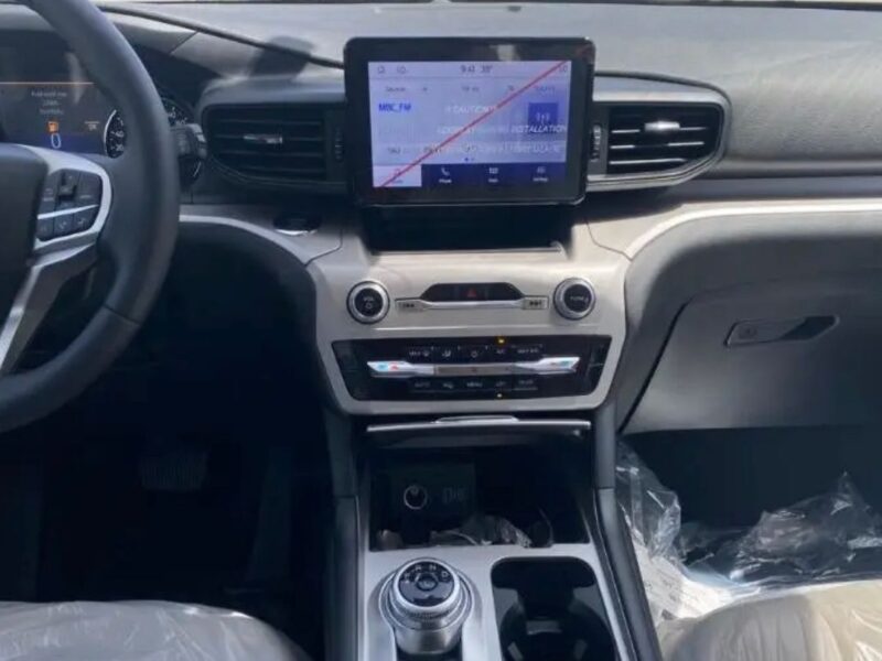 2026 Ford Explorer 3.0-Liter Twin-Turbocharged V6 Petrol Engine Grey Black SUV GCC Specs