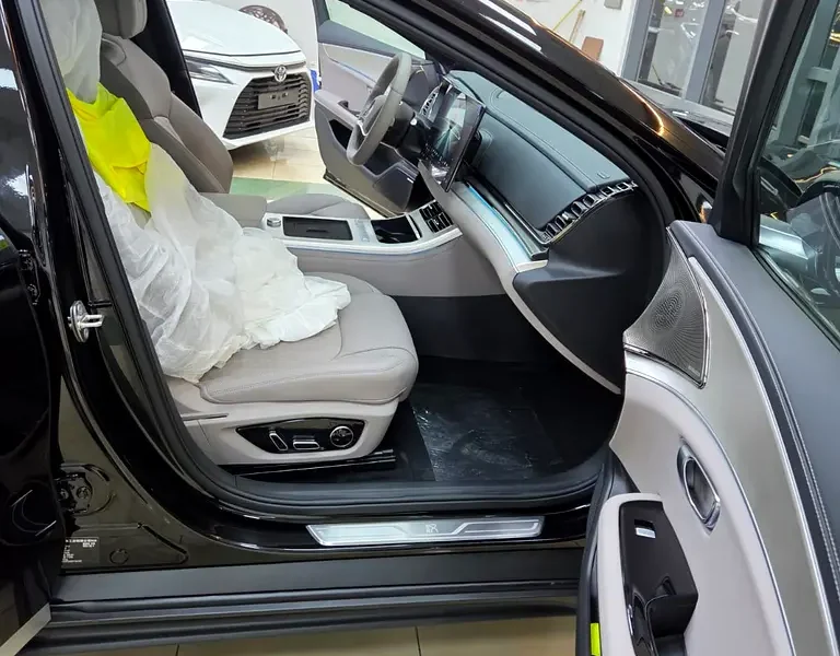 2025 BYD HAN Flagship Edition Electric Vehicle 650+ KM Range Black Beige Sedan Chinese Specs