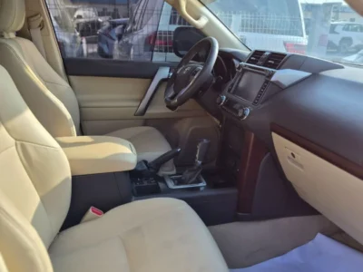 2016 Toyota Prado VXR 4.0 Litres 6 Cylinders Petrol Engine Black Beige SUV GCC Specs