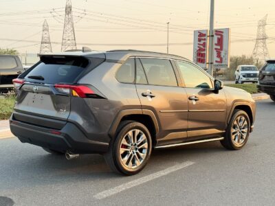 2023 TOYOTA RAV 4 XLE PREMIUM 2.5 Litres 4 Cylinders Petrol Engine Grey Black SUV US Specs
