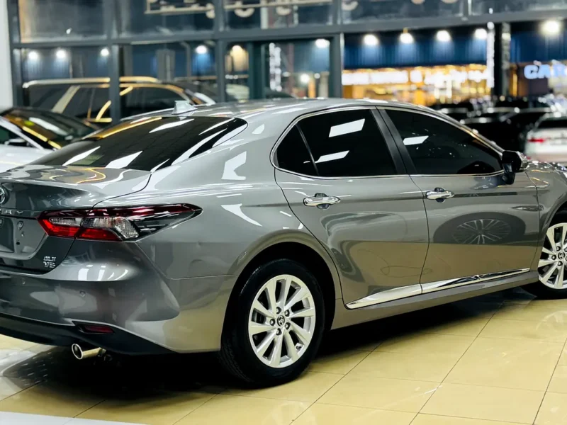2023 Toyota Camry GLE 2.5 Litres 4-Cylinder Petrol Engine Grey Beige Sedan GCC Specs Automatic