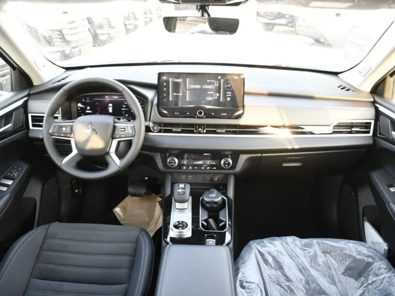 2026 Mitsubishi Outlander 7P H-Line 2.5L 4 Cylinders Petrol Engine White Black SUV GCC Specs