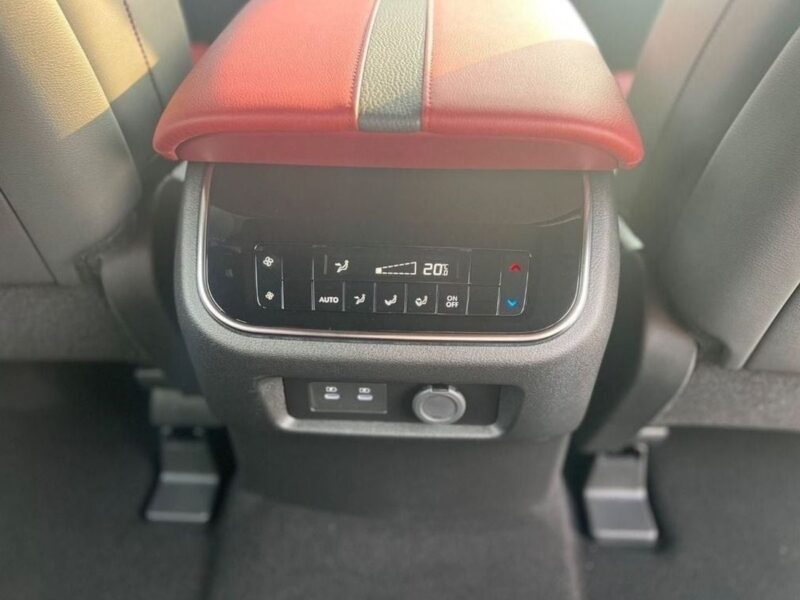 2026 Nissan Patrol LE Platinum City 3.5L Twin-Turbocharged V6 Petrol Engine Silver Red SUV GCC