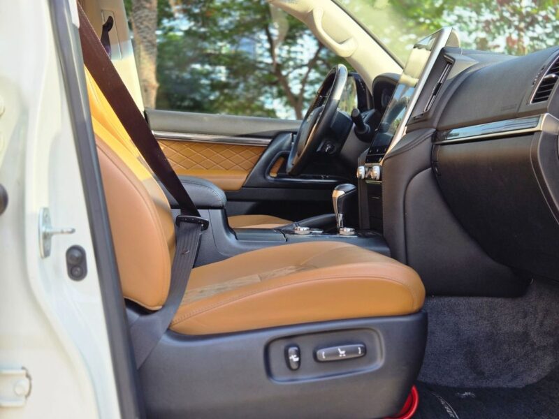 2021 Toyota Land Cruiser GXR Grand Touring 4.6 Litres V8 Petrol Engine White Tan SUV GCC Specs