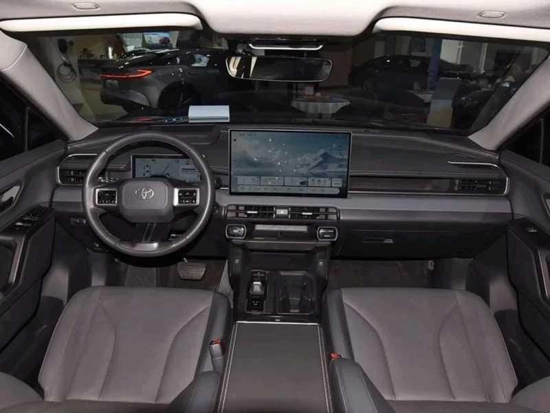 2026 Toyota RAV 4 LTD HEV 2.5 Litres 4 Cylinders Hybrid Engine Brown Black SUV Chinese Specs
