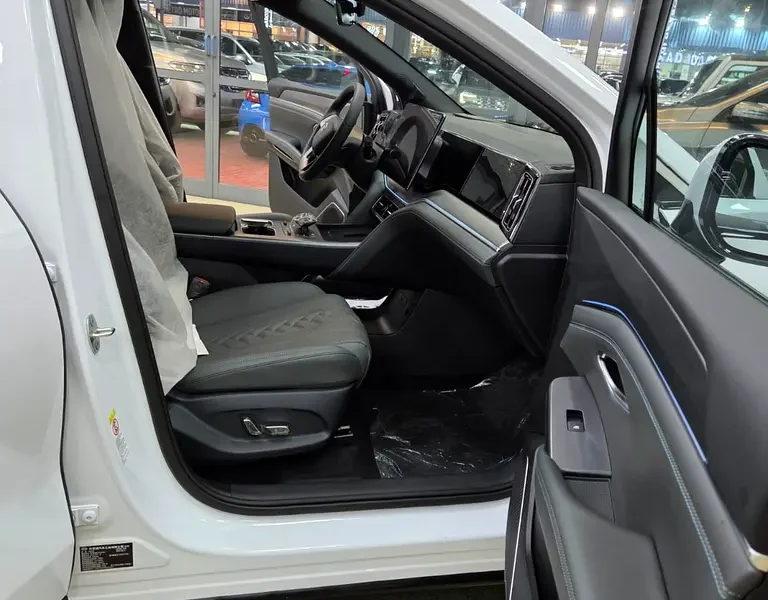 2025 BYD Song Plus 4 Cylinders Plug-in Hybrid Engine White Black SUV Chinese Specs