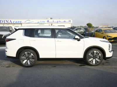 2026 Mitsubishi Outlander 7P H-Line 2.5L 4 Cylinders Petrol Engine White Black SUV GCC Specs