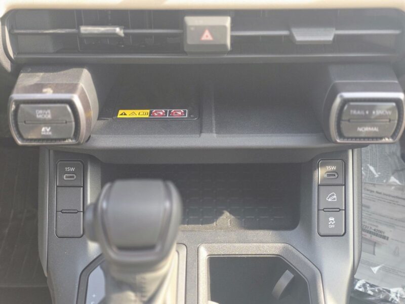 2026 Toyota RAV 4 VXR HEV 2.5 Litres 4 Cylinders Hybrid Engine White Beige SUV GCC Specs