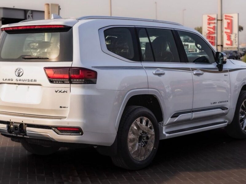 2026 Toyota Land Cruiser VXR 3.5 Litres 6 Cylinders Hybrid Engine White Red SUV GCC Specs