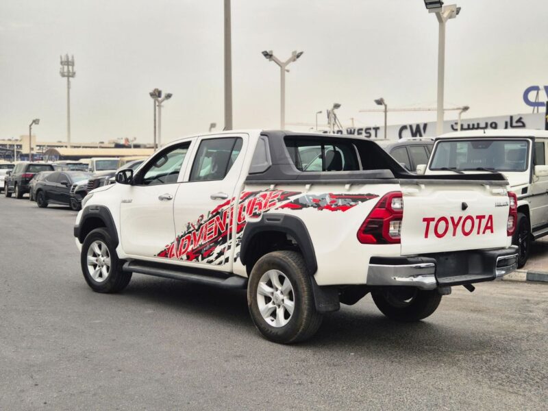 2021 Toyota Hilux ADVENTURE 2.7 Litres 4 Cylinders Petrol Engine White Black Pickup Truck GCC
