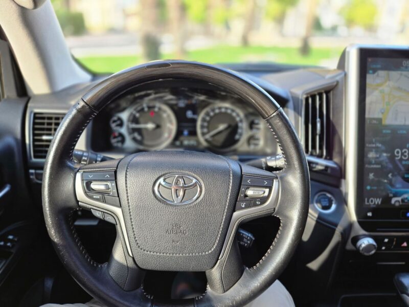 2021 Toyota Land Cruiser GXR Grand Touring 4.6 Litres V8 Petrol Engine White Tan SUV GCC Specs