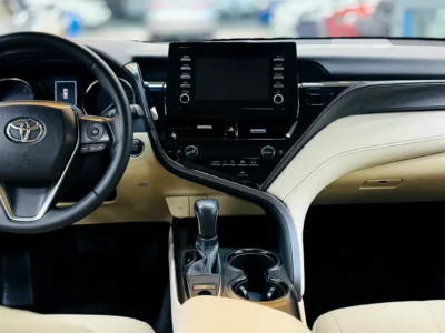 2023 Toyota Camry GLE 2.5 Litres 4-Cylinder Petrol Engine Grey Beige Sedan GCC Specs Automatic