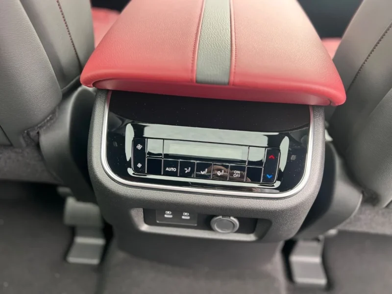 2026 Nissan Patrol SE PLATINUM CITY 3.8-liter V6 Petrol Engine Green Red SUV GCC Specs