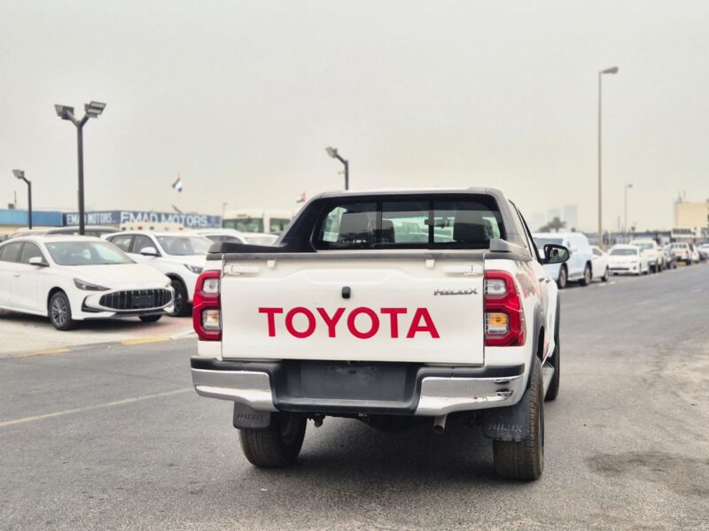 2021 Toyota Hilux ADVENTURE 2.7 Litres 4 Cylinders Petrol Engine White Black Pickup Truck GCC