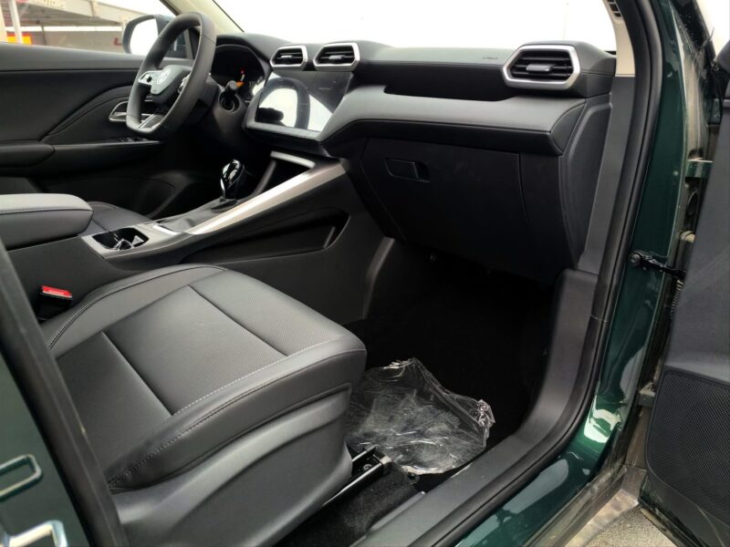 2025 MG ZS 1.5 Litres 4 Cylinders Petrol Engine Green Black SUV GCC Specs Automatic