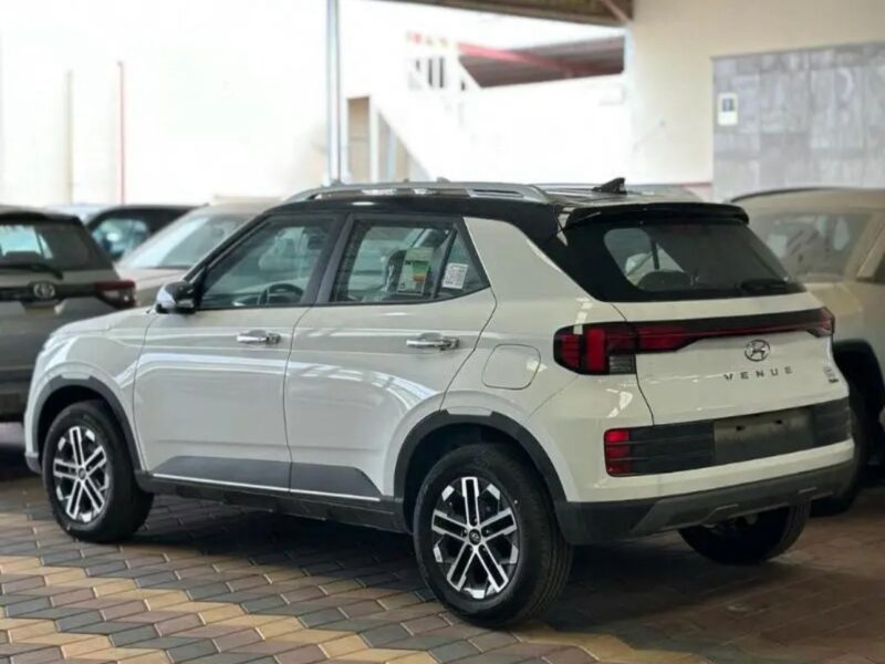 2026 Hyundai Venue 1.6 Litres 4 Cylinders Petrol Engine White Black SUV GCC Specs Automatic