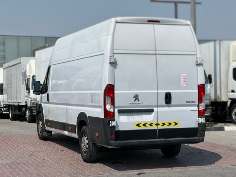 2023 Peugeot Boxer 2.2 Litres 4 Cylinders Diesel Engine Manual White Black Van GCC Specs