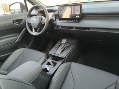 2026 Toyota Corolla Cross GLI 2.0 Litres 4 Cylinders Hybrid Engine White Black SUV Chinese Specs