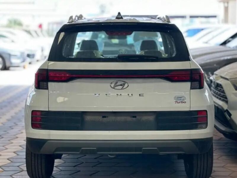 2026 Hyundai Venue 1.6 Litres 4 Cylinders Petrol Engine White Black SUV GCC Specs Automatic