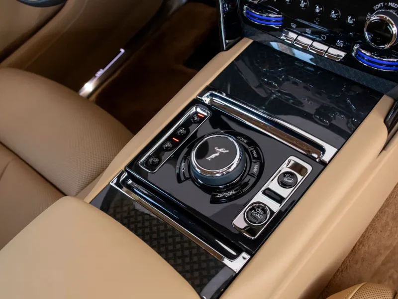 2026 Rolls-Royce Cullinan Black Badge 6.75 Litres V12 Twin-Turbo Petrol Engine Green Beige SUV