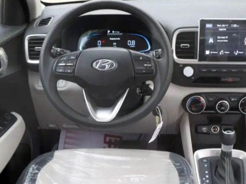 2026 Hyundai Venue 1.6 Litres 4 Cylinders Petrol Engine White Black SUV GCC Specs Automatic